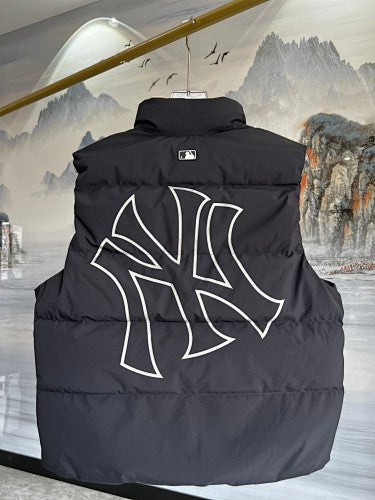 MLB New York Yankees Black Logo Puffer Vest