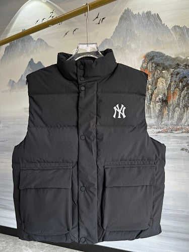 MLB New York Yankees Black Logo Puffer Vest