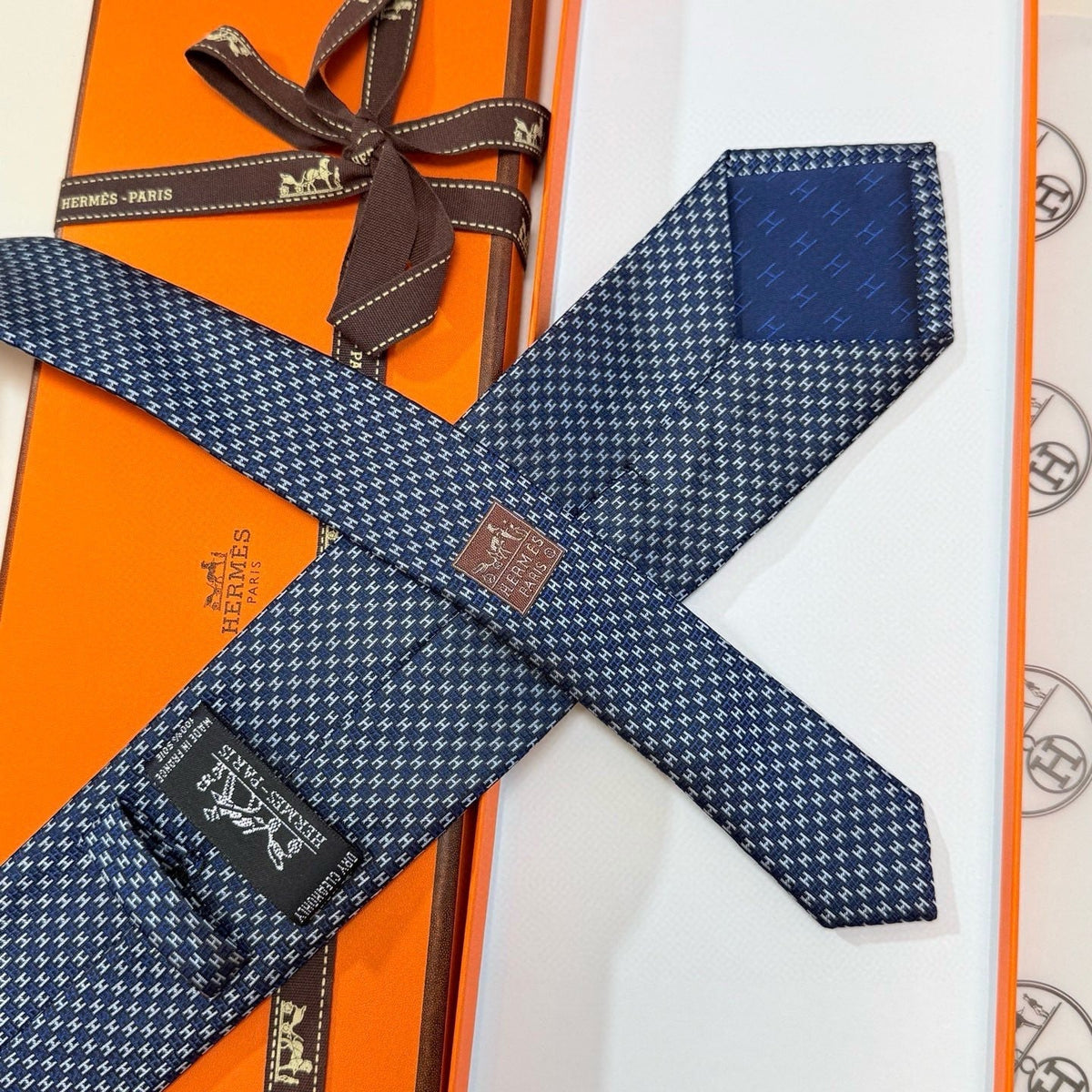 Hermès Style Men's Micro Pattern Silk Tie