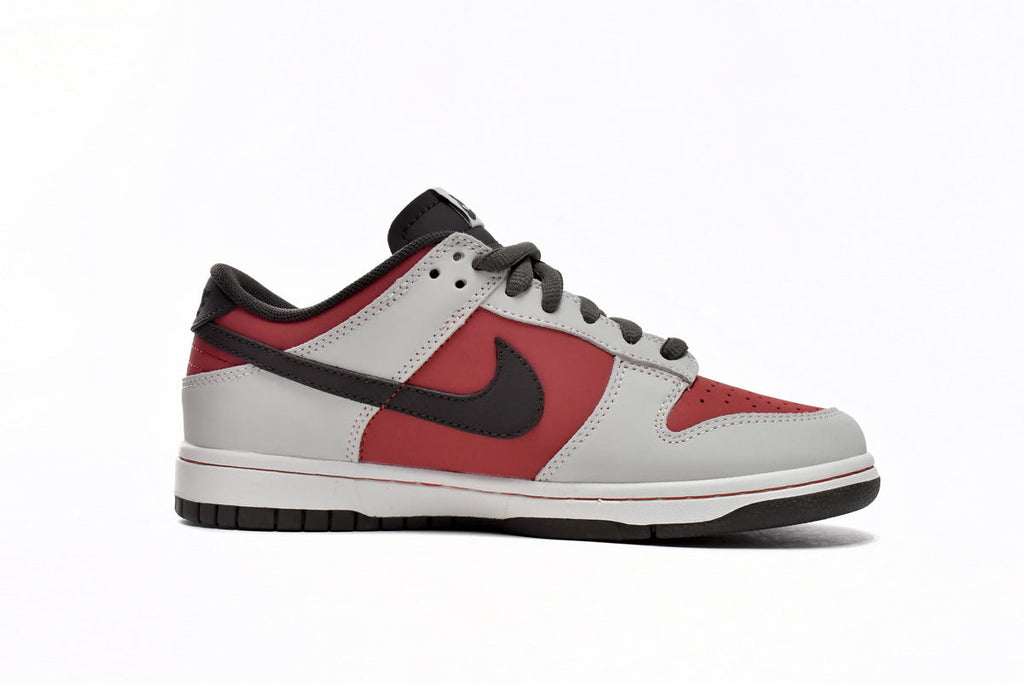 Nike SB Dunk Low Suziki Reps Sneaker RE500-666