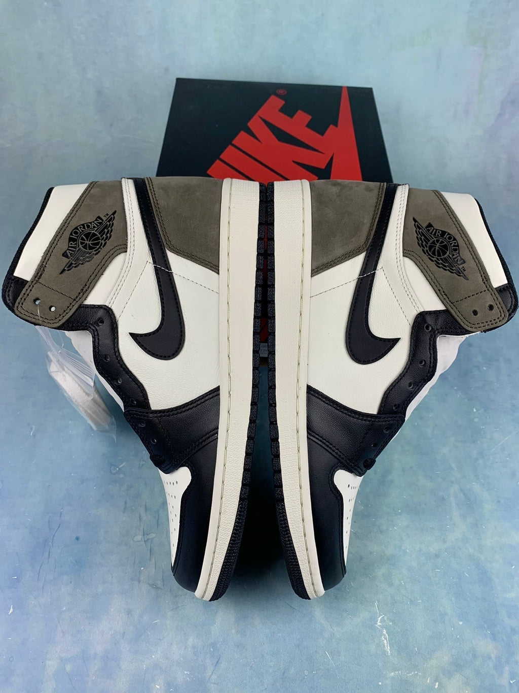 Air Jordan 1 High Dark Mocha 55588-105 Unisex Sneakers