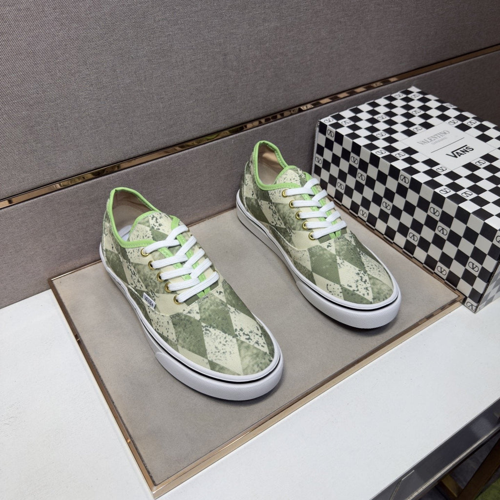Vans Men's Green Camouflage Low-Top Sneakers