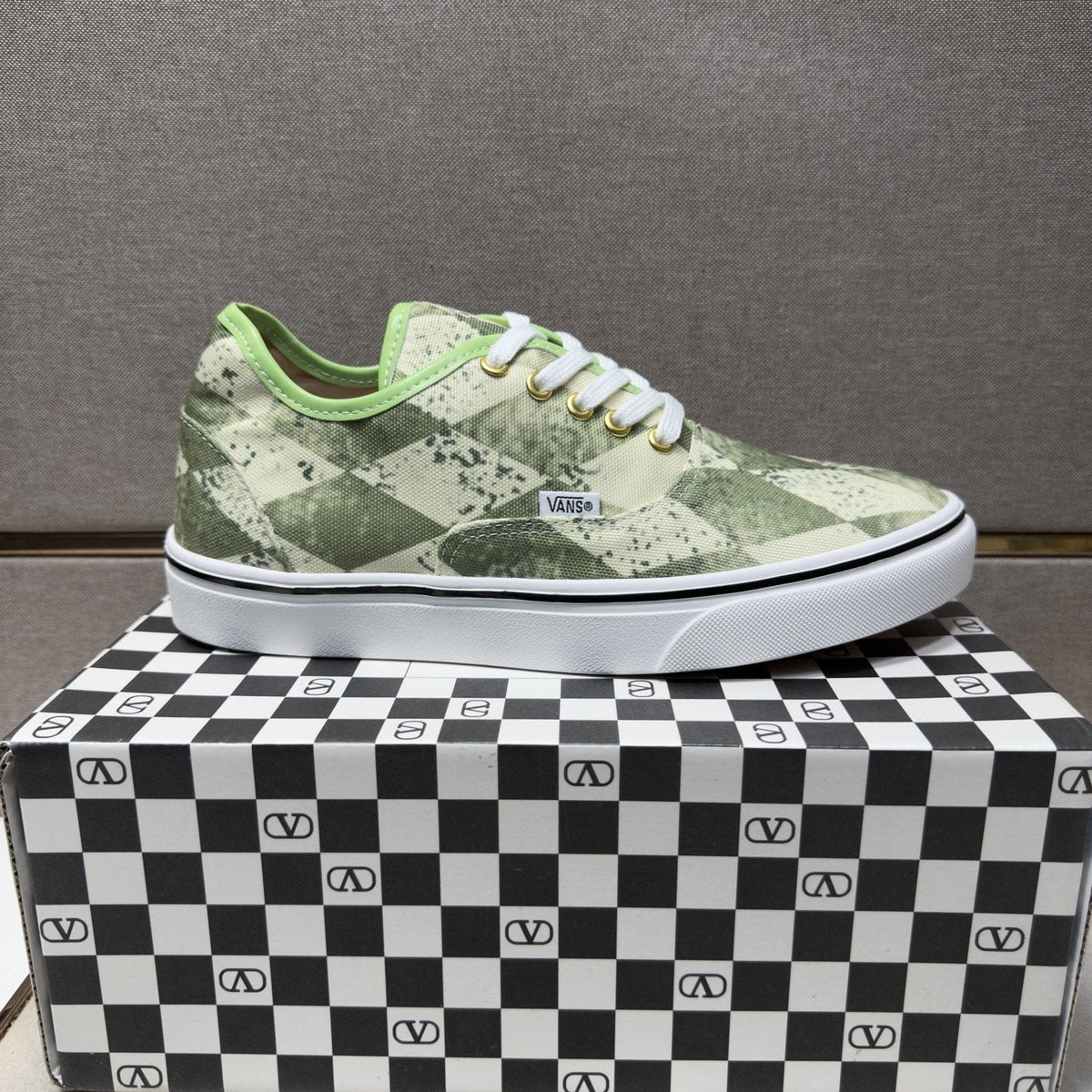 Vans Men's Green Camouflage Low-Top Sneakers