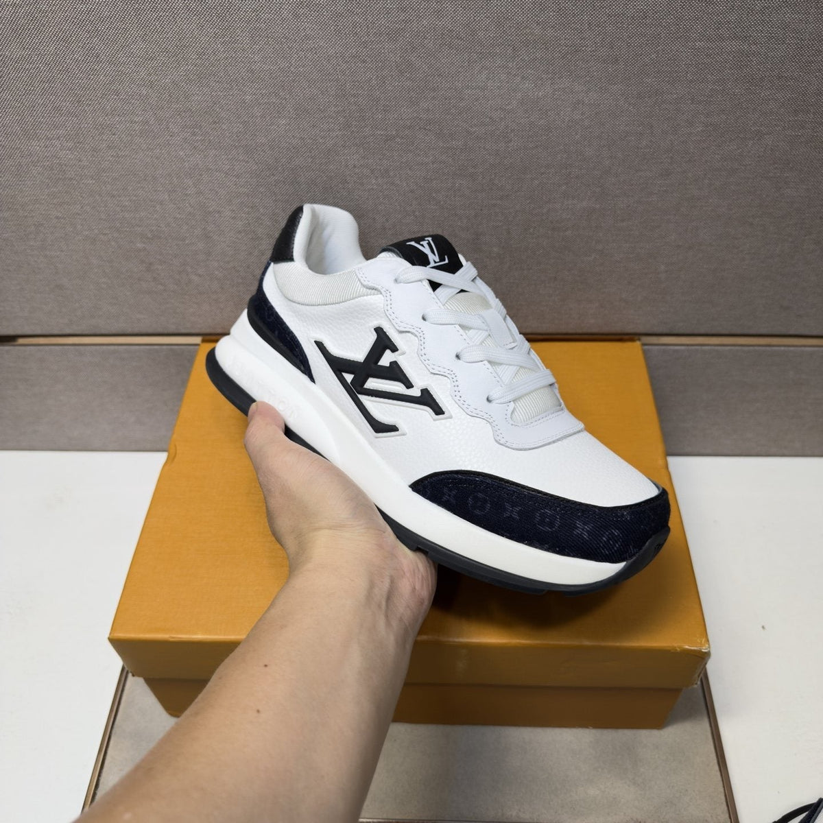 Louis Vuitton Contrast-Trim Low-Top Sneakers