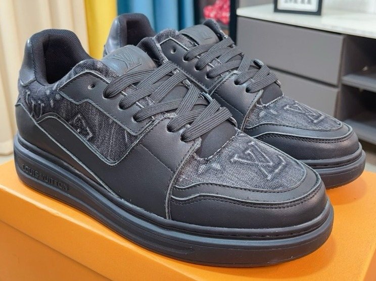 Louis Vuitton Men's Black Low-Top Sneakers